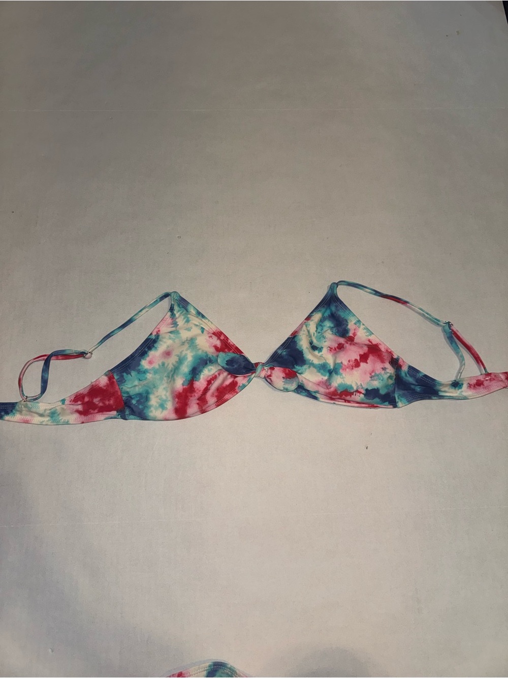 crown & ivy Tie-Dye Triangle Bikini Set in Blue, Pink, Teal - Picture 5 of 7